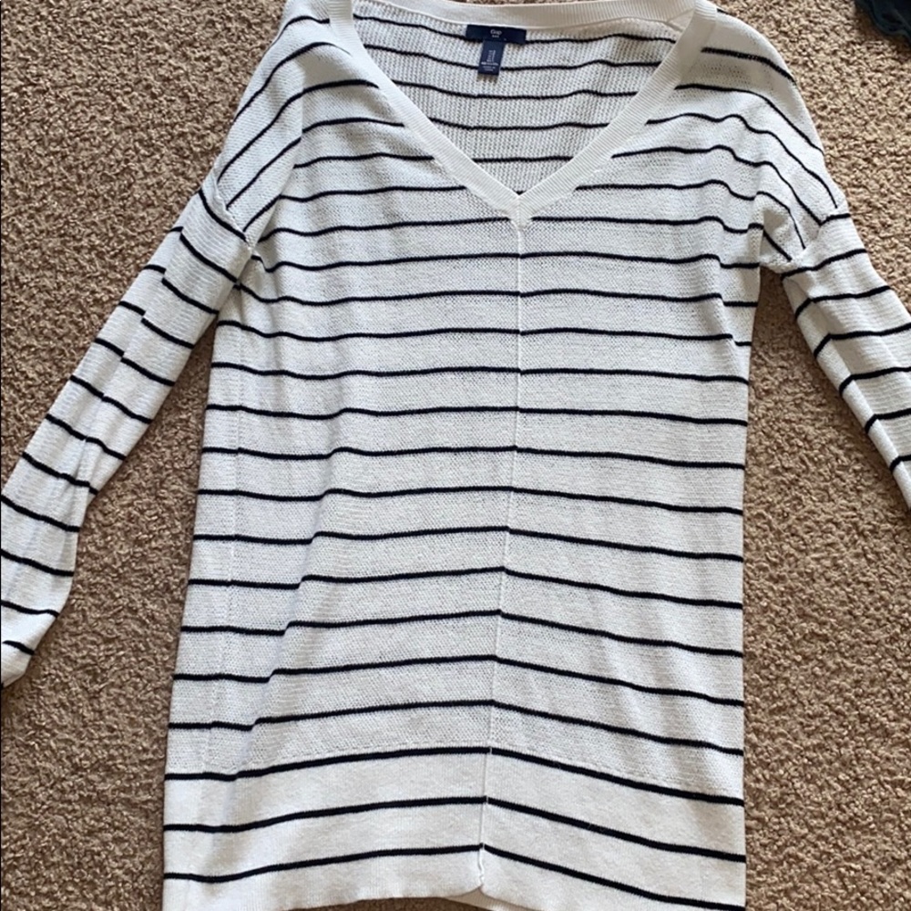 V neck sweater